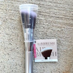 NWT IT Cosmetics Soft Focus Blush Brush
